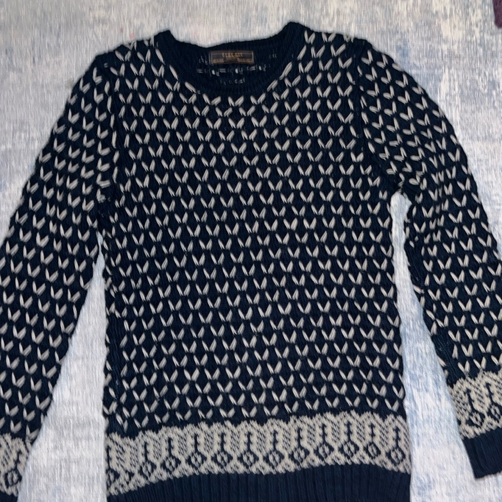 Navy Zara men’s blue sweater